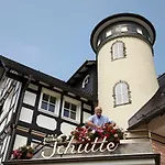 Und Schuette